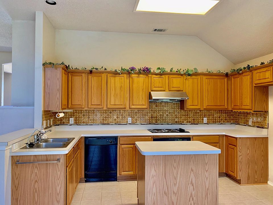 1st image of 10317 Camelot Dr
