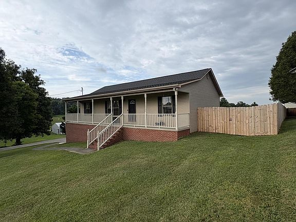 3rd image of 1101 Greenbriar Rd