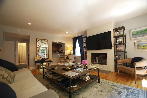 Rented by Buchbinder & Warren | media 1