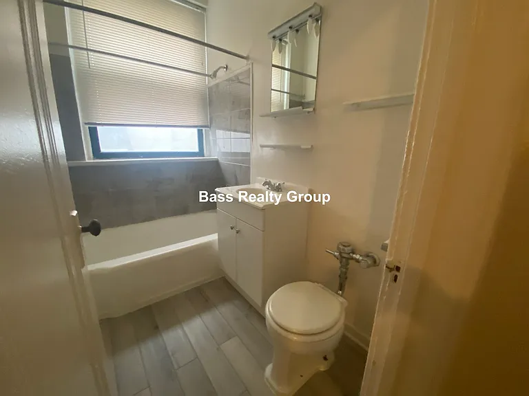 5124 S Blackstone Ave #L2 — Photo 8