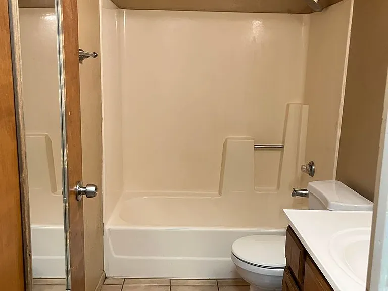 3028 N Corrine Dr — Photo 7