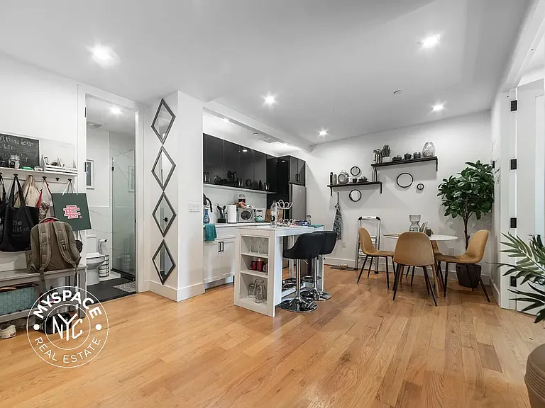 19 E 31st St #4B — Photo 2