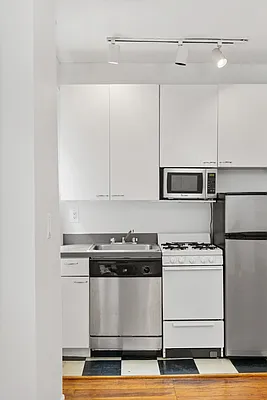 Sold by Nest Seekers International | media 19