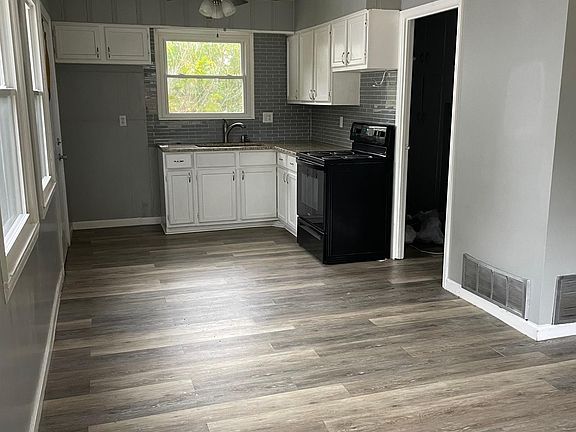 2nd image of 5302 Woodbine Ave