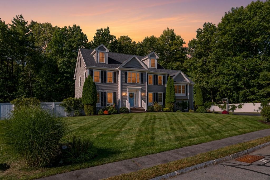 9 Lakewoods Dr - Property Image
