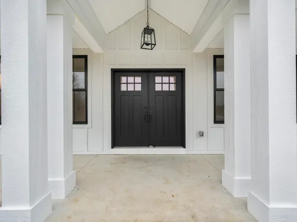 8131 Pine Ridge Ct, Northville, MI 48168