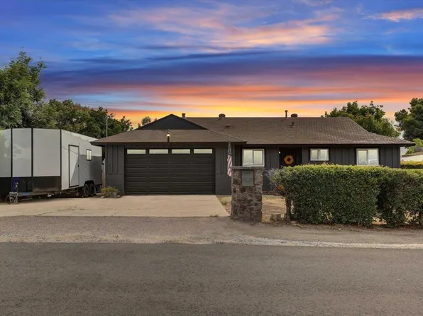 2363 McKnight Dr, Lemon Grove, CA 91945