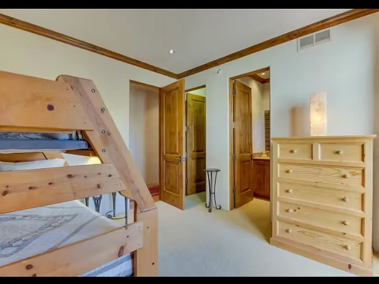 303 Wall St — Photo 10