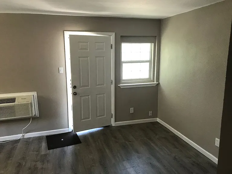 940 E Hattie St — Photo 3