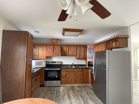 2nd image of 421 E Chester Dr