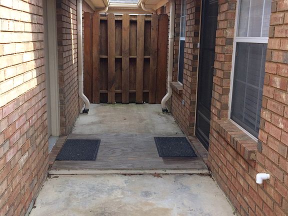 4th image of 6779 Beaumont Cres E