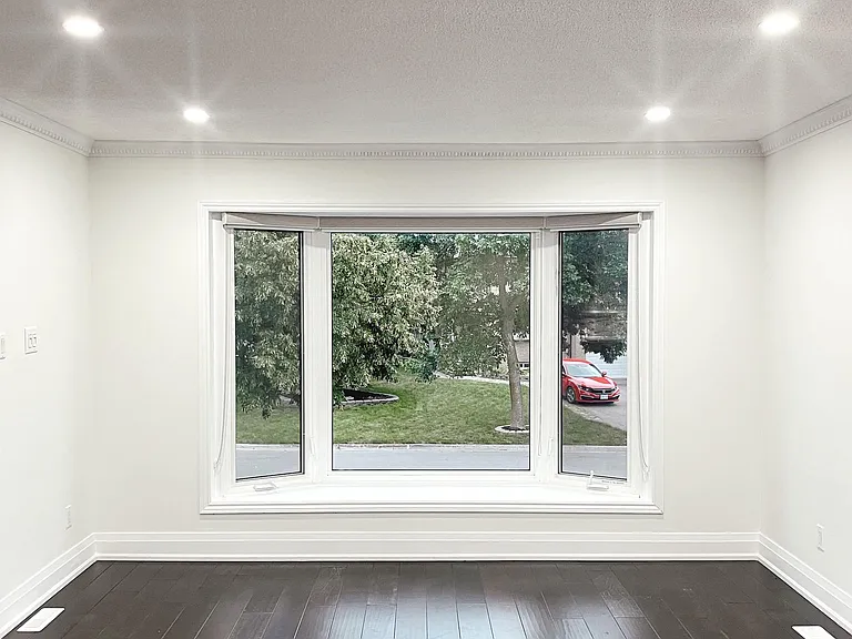 551 Hayward Cres #UPPER — Photo 5
