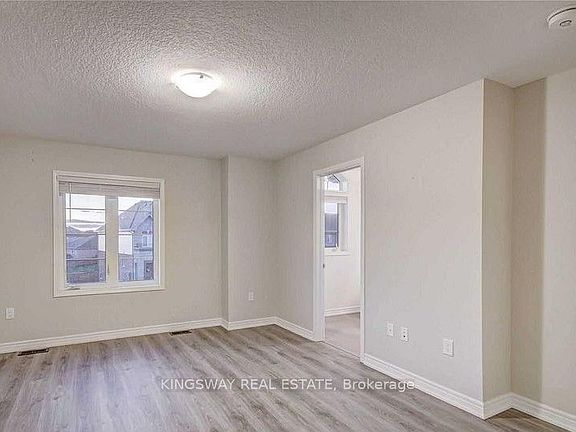5th image of 16 Bradbury Rd W