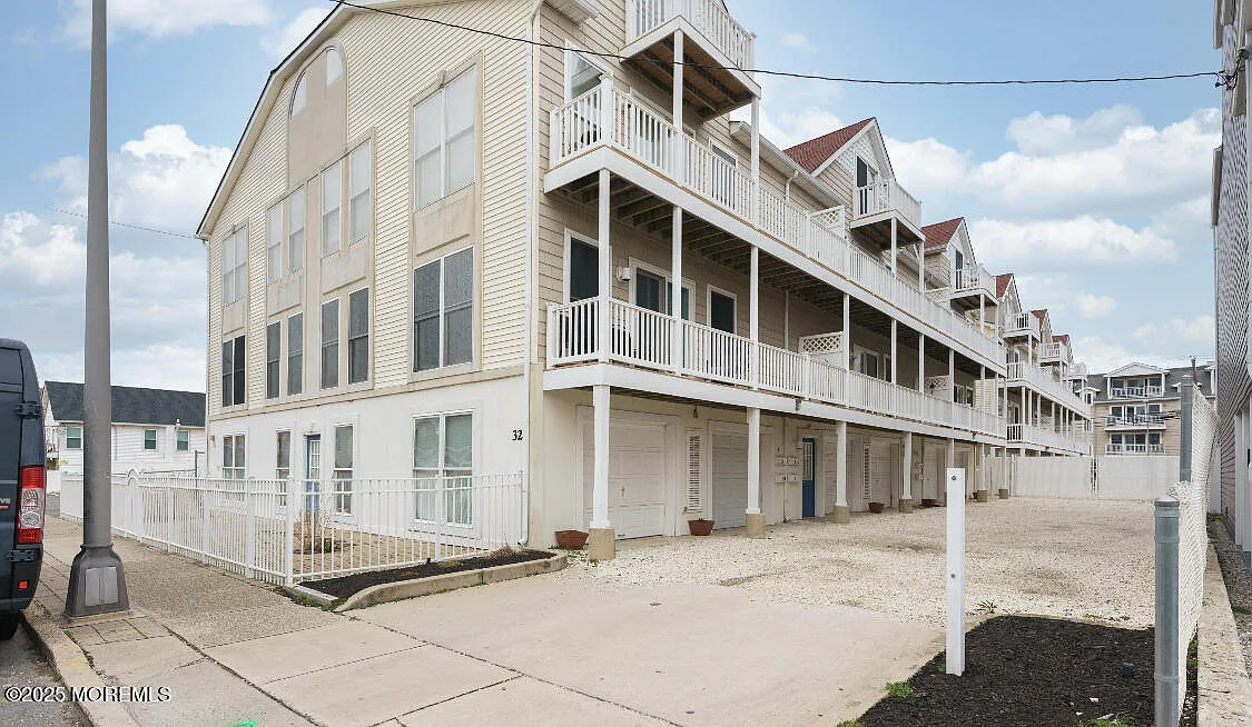 3 bed, $2,900 — Photo 1