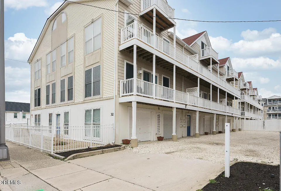32 Webster Ave #5