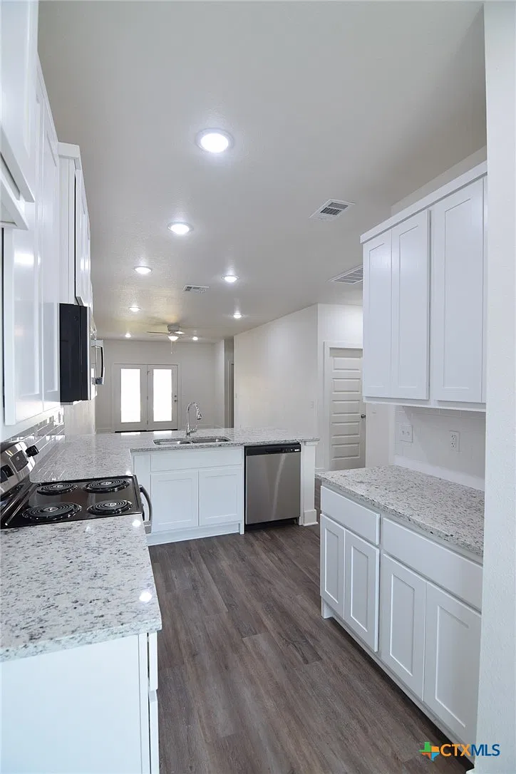 3 bed, 2.5 bath, 1485 sqft, $1,550 — Photo 3