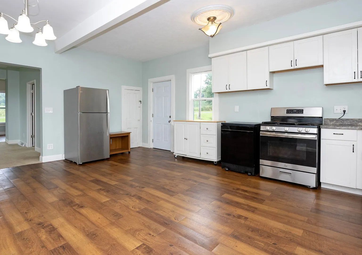 Three bedroom home — Photo 3