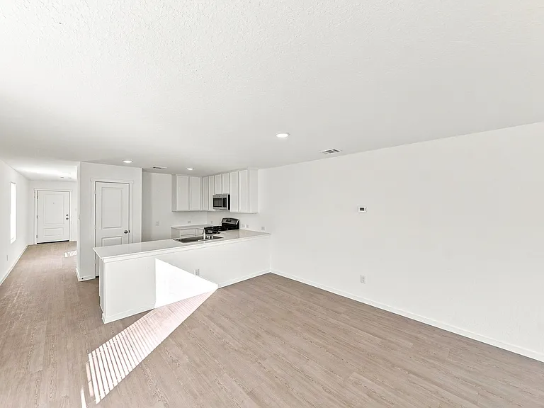 271 Zyra Ave — Photo 8