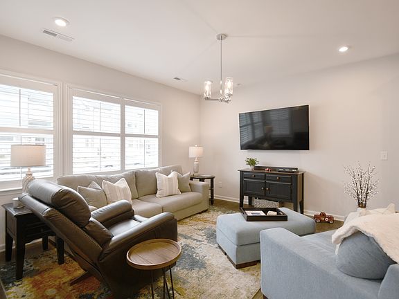 4th image of 114 Isleworth Ave #D