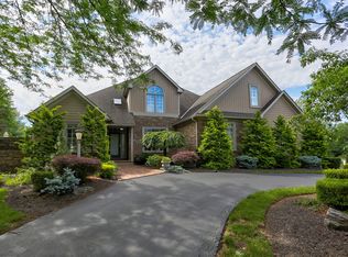 354 N Farm Dr, Lititz, PA 17543