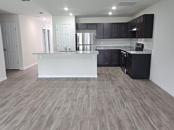 4th image of 12 Regina Ln #A