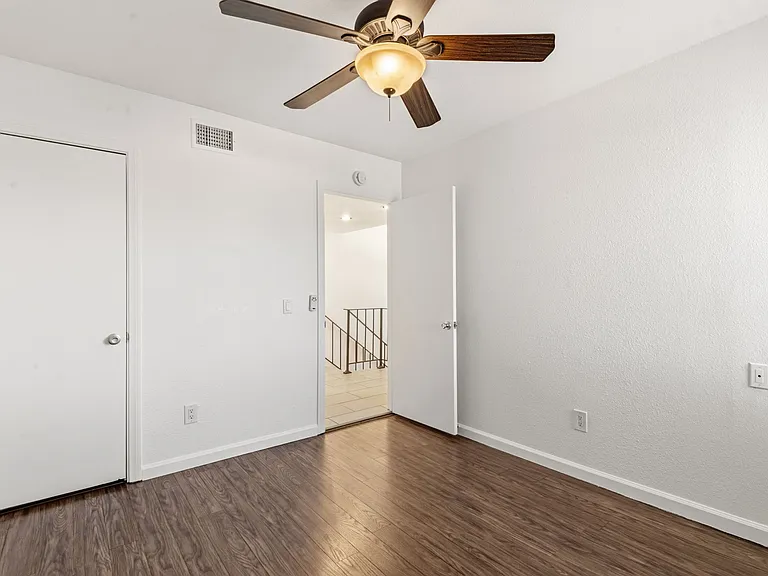 2298 N Indian Canyon Dr #E — Photo 22