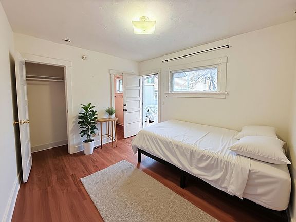 4th image of 125 W Micheltorena St #C1