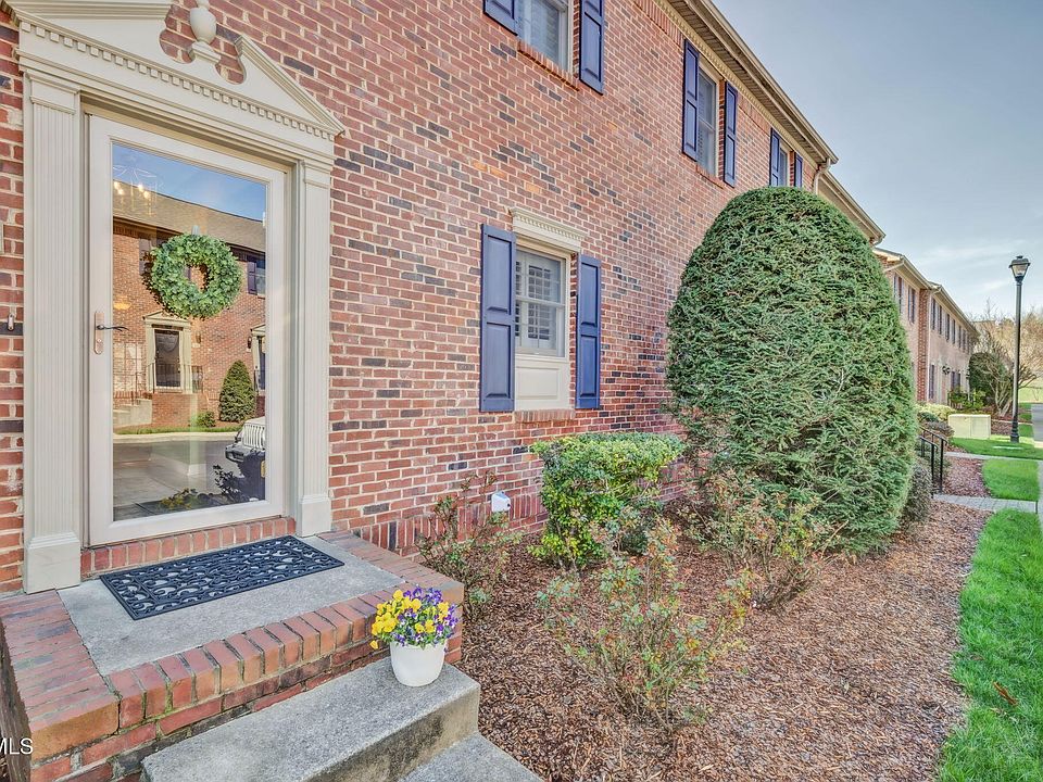 1st image of 31 Oak Leaf Cir
