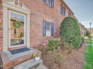 31 Oak Leaf Cir, Johnson City, TN 37601