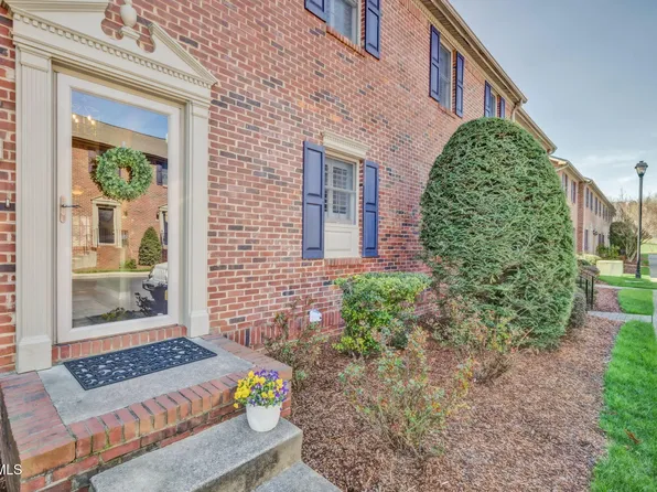 31 Oak Leaf Cir, Johnson City, TN 37601