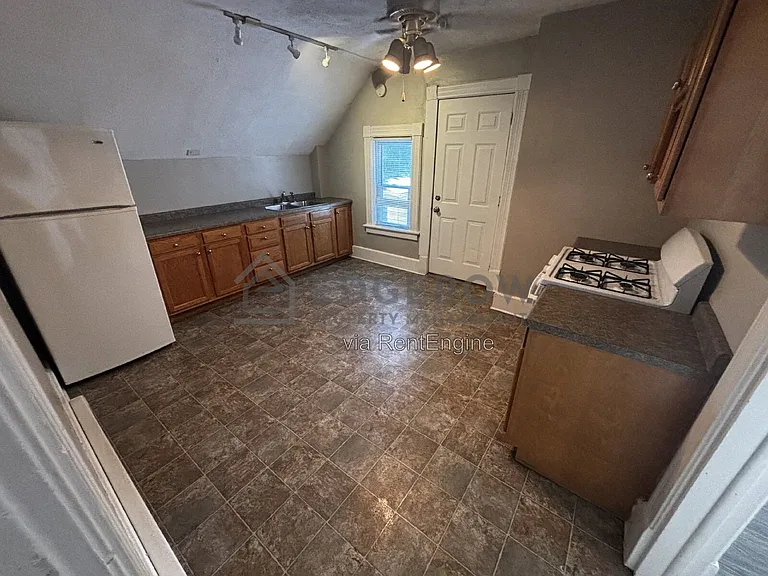 635 Lafayette Ave NE #2 — Photo 3
