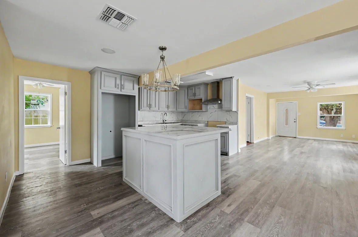 3 bed, 1281 sqft, $1,650 — Photo 2