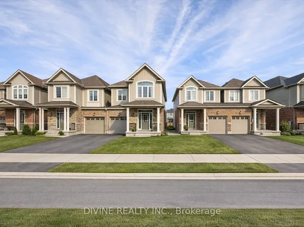 9241 White Oak Ave, Niagara Falls, ON L2G 3P6