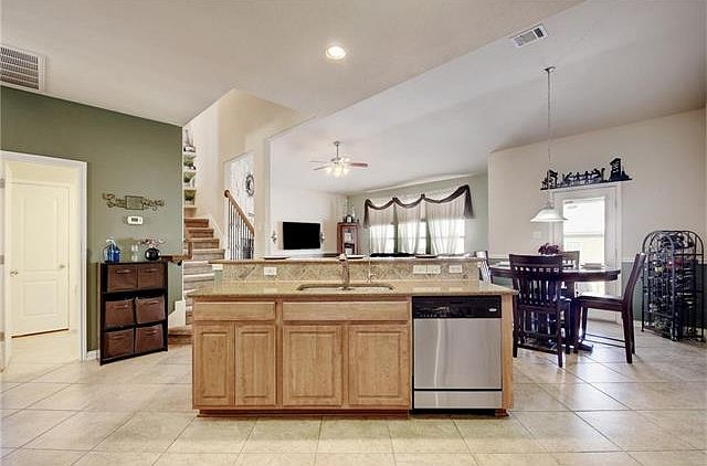 1st image of 348 Bloomsbury Dr