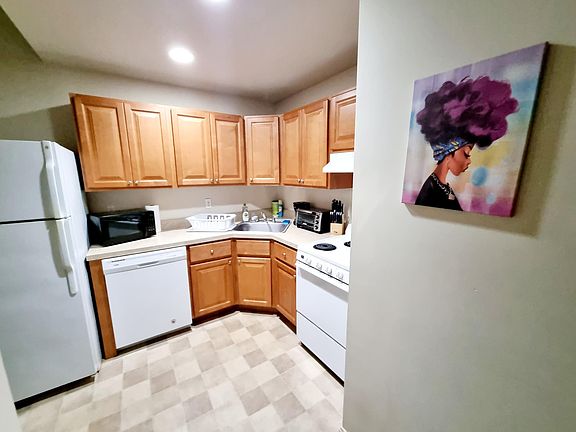 2nd image of 426 Central Ave APT 4