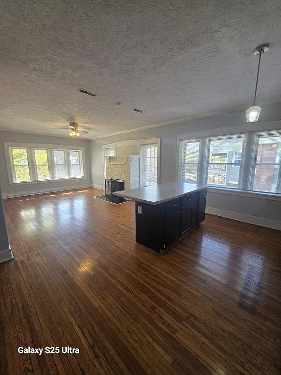408 W Mulberry St, 2w — Photo 2