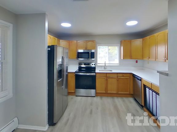 4th image of 21 Barberry Ln