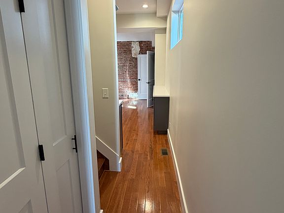 4th image of 9 E 9th St