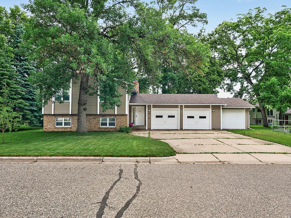 1st image of 1310 Woods Cir