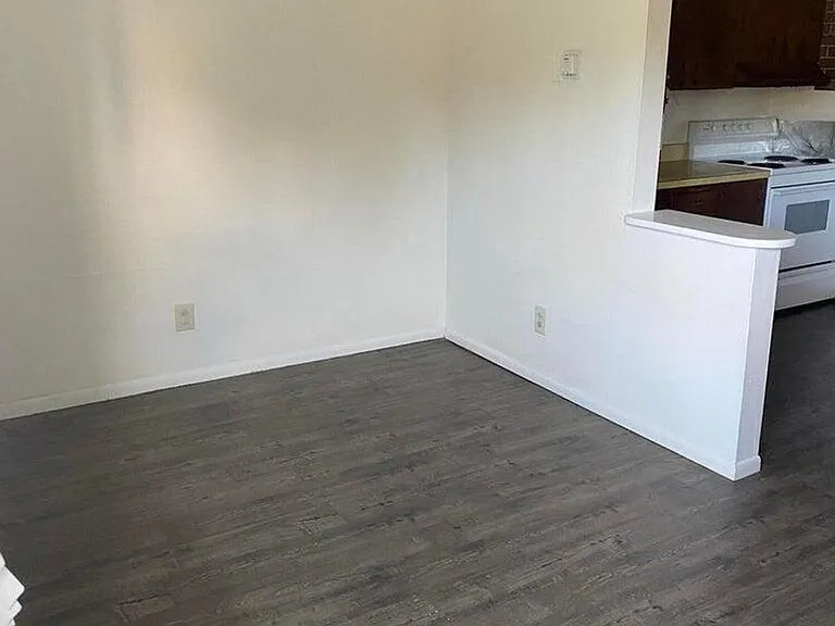 1425 W 40th Ave — Photo 2