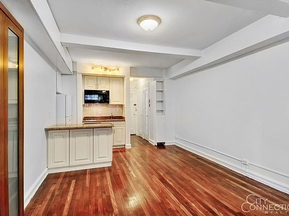 3rd image of 312 E 42nd St #404