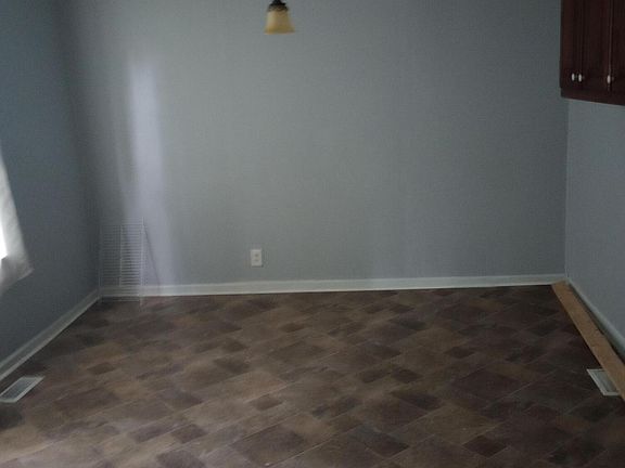 5th image of 412 E 8th St