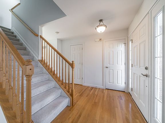 3rd image of 1048 Hunterallen Dr