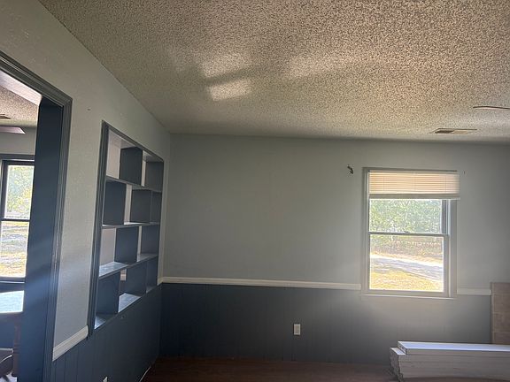 2nd image of 142 Calvin Ct APT C