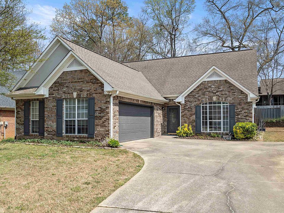 1st image of 135 Roy Ct