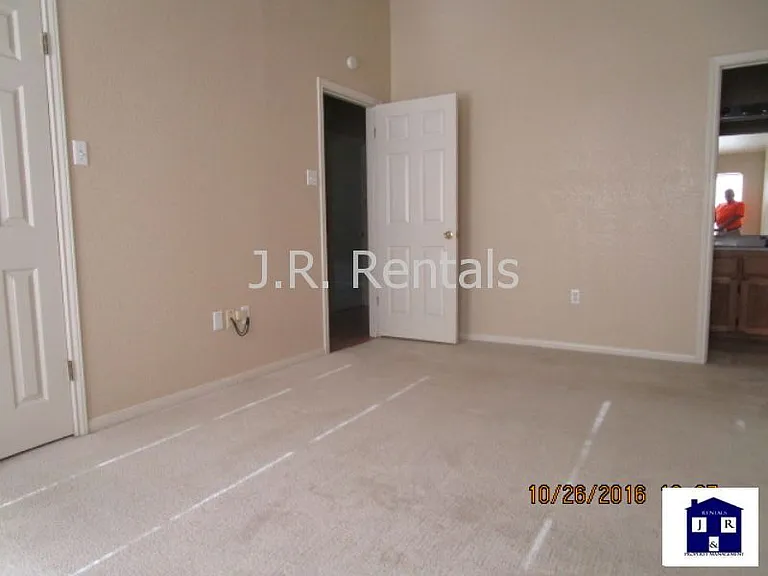 1506 Creek St — Photo 37