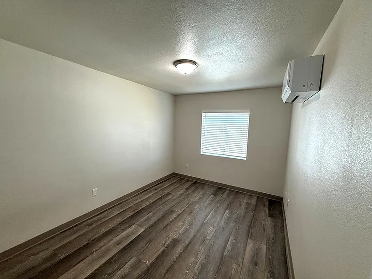 529 S Pine St — Photo 7