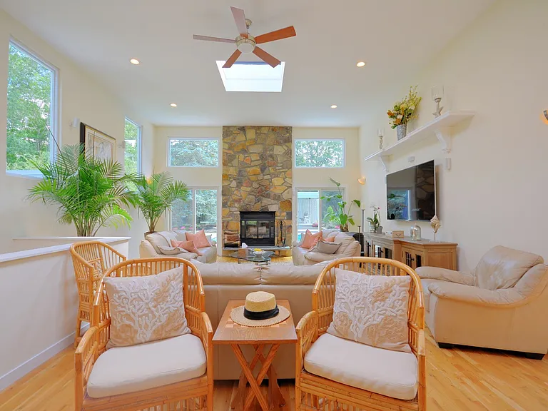 Peconic Hills Dr — Photo 18