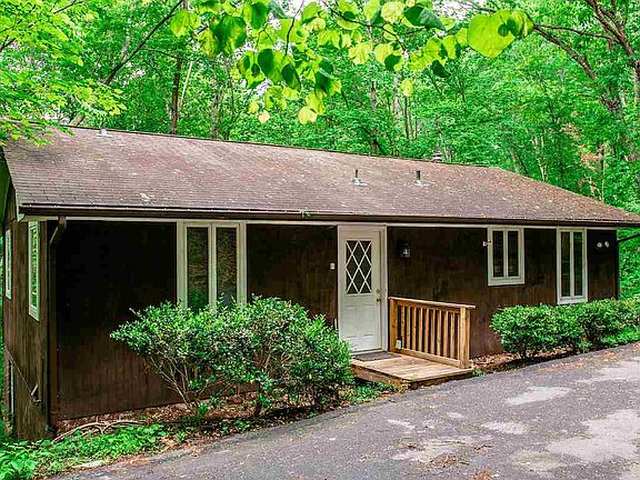 2nd image of 482 Passage Ln