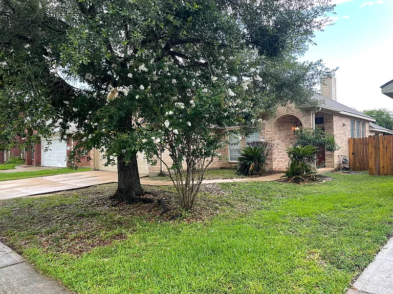 5923 Hatfield Glen Dr — Photo 3